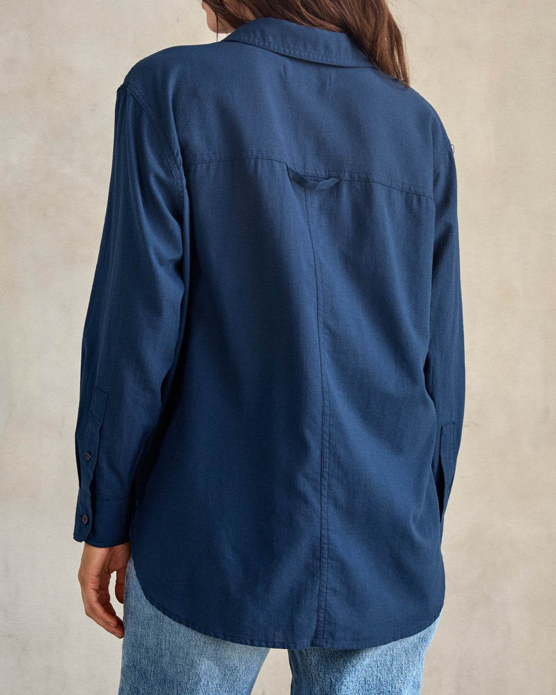 THE LIGHTWEIGHT WEEKEND SHIRT-INDIGO