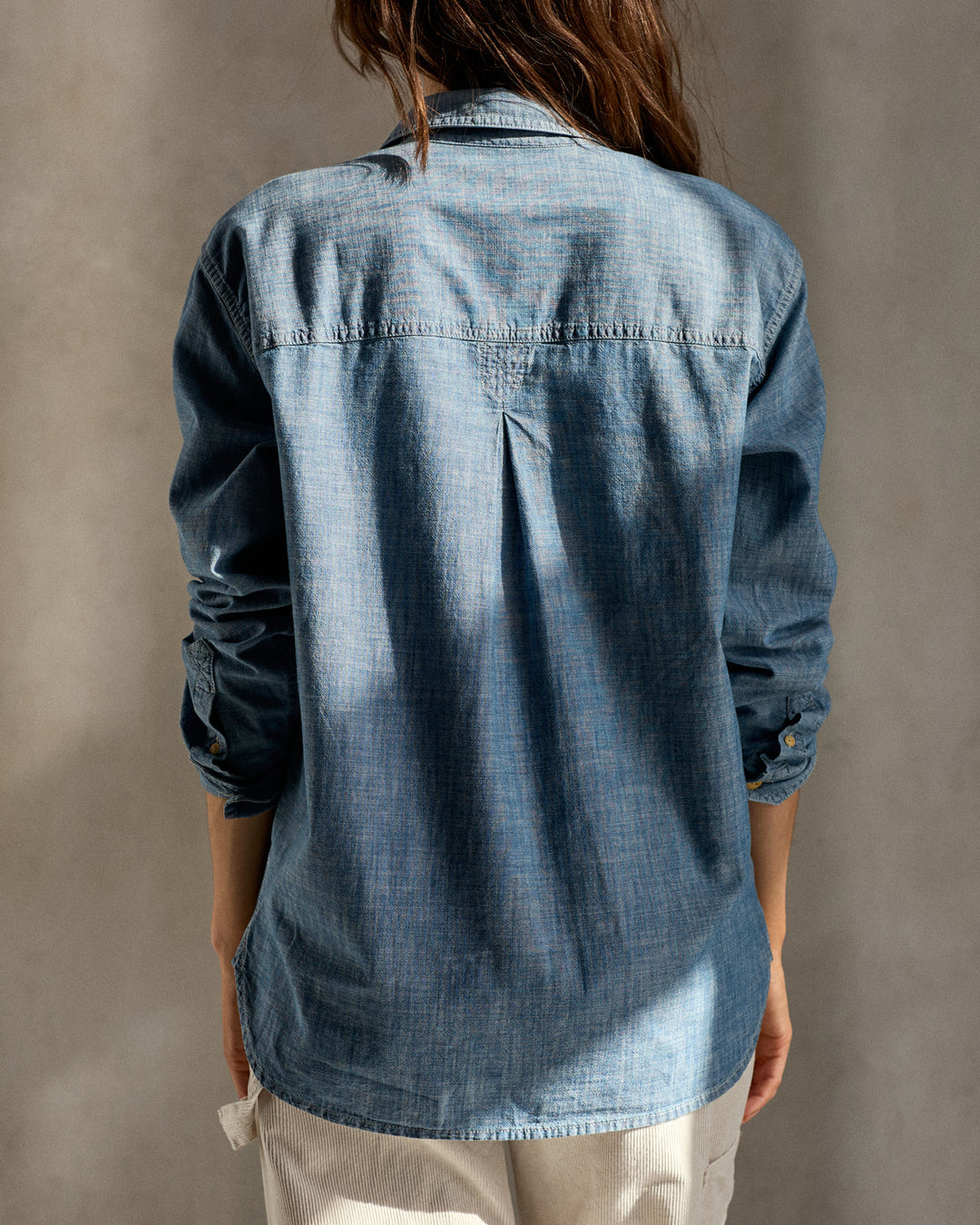 WOMEN'S CHAMBRAY UTILITY SHIRT-CHAMBRAY