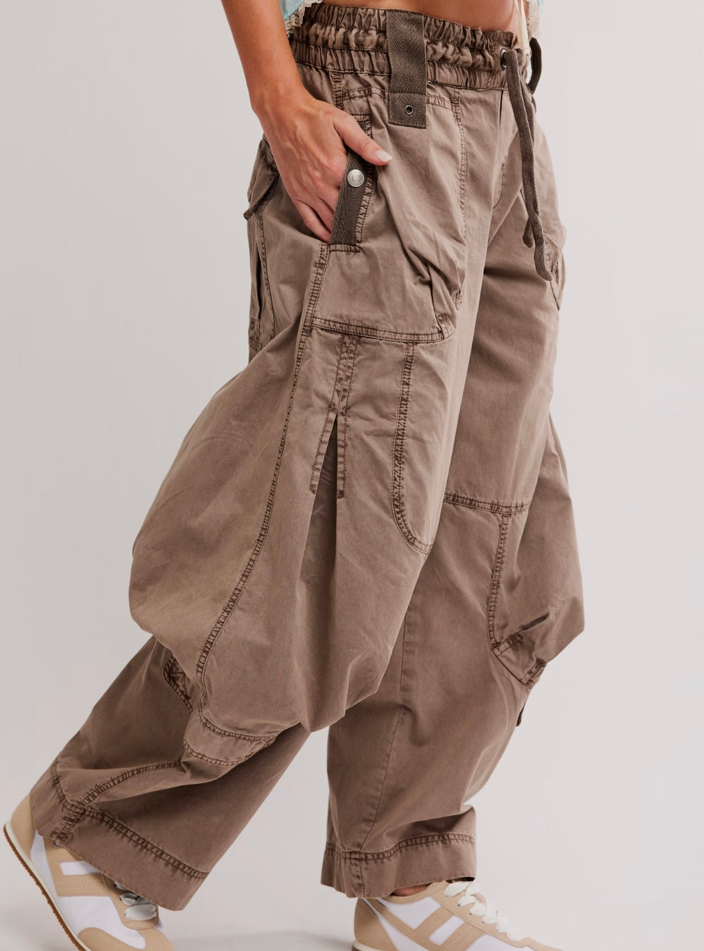 ONSET PARACHUTE PANT / DUSTED COCOA