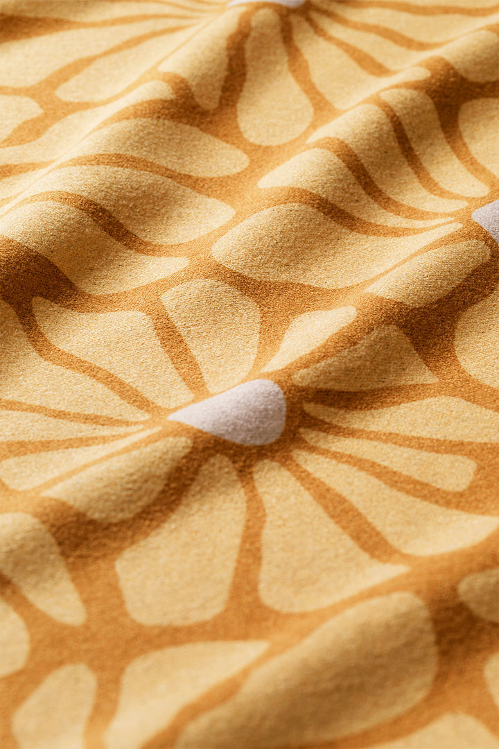 Mini Towel: Lazy Daisy Gold