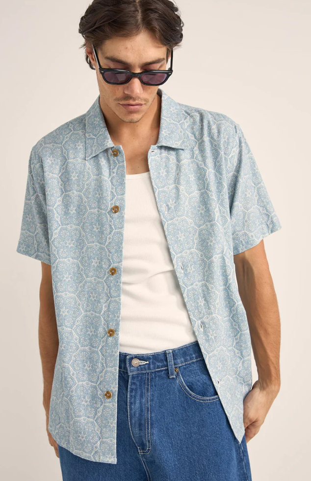 vera ss shirt-sky