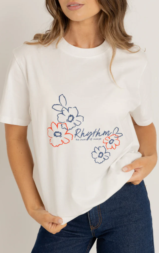 flora boyfriend tee-white