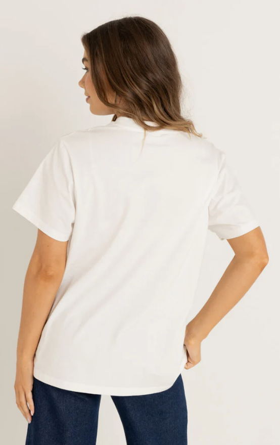 flora boyfriend tee-white