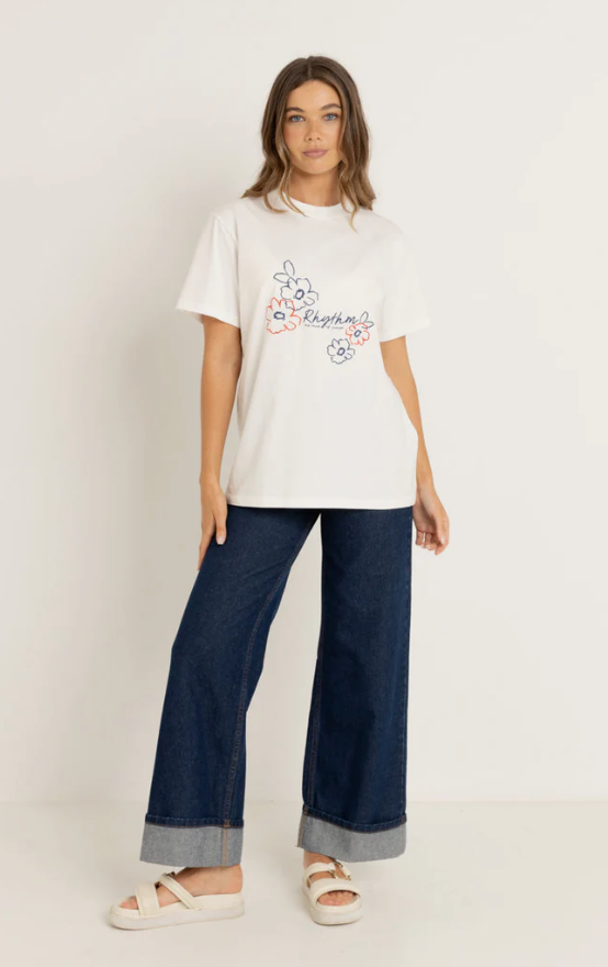 flora boyfriend tee-white