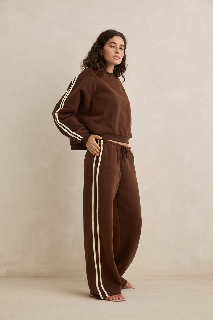 contrast sweatshirt-brown