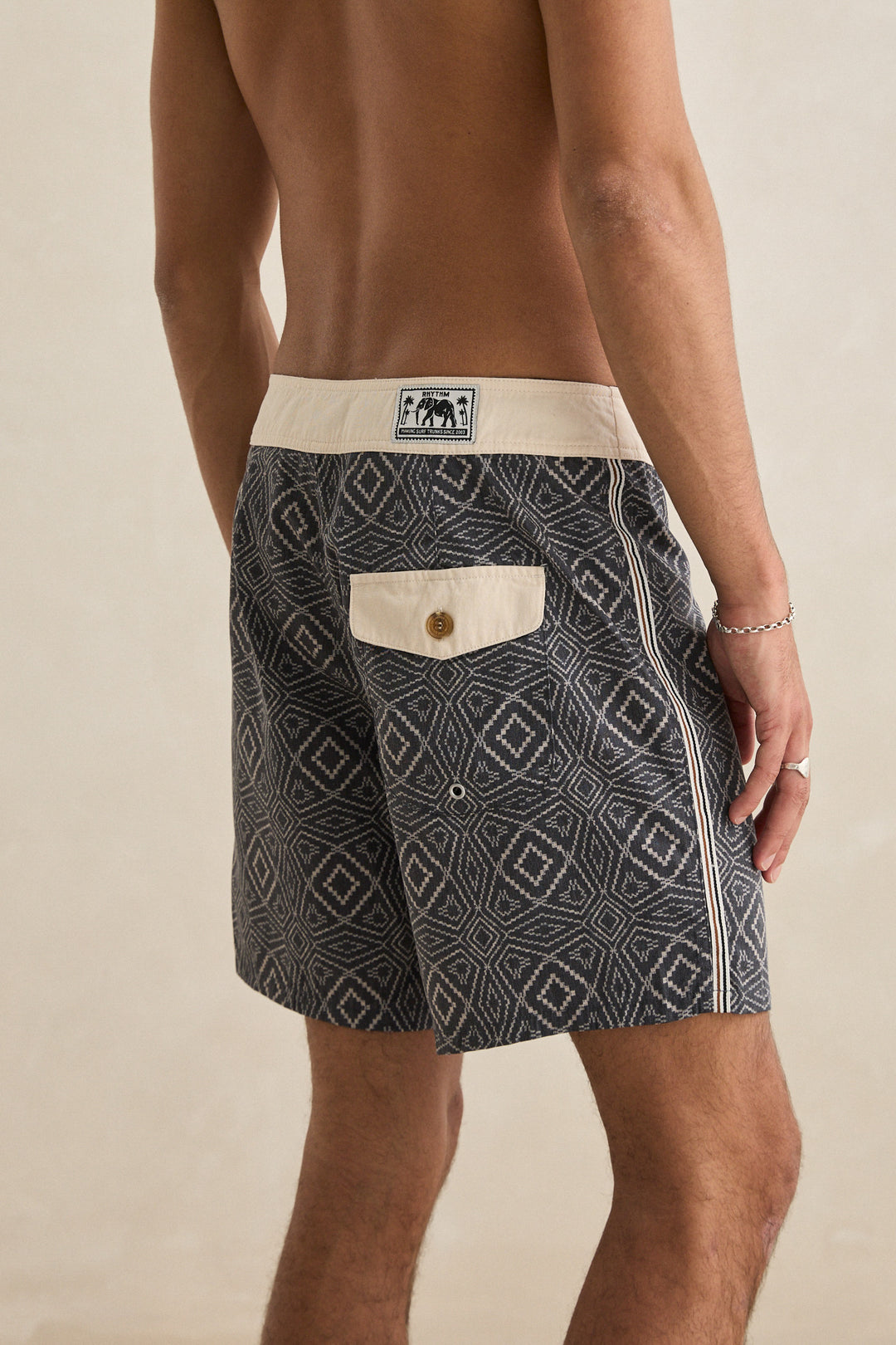 mosaic heritage trunk-black
