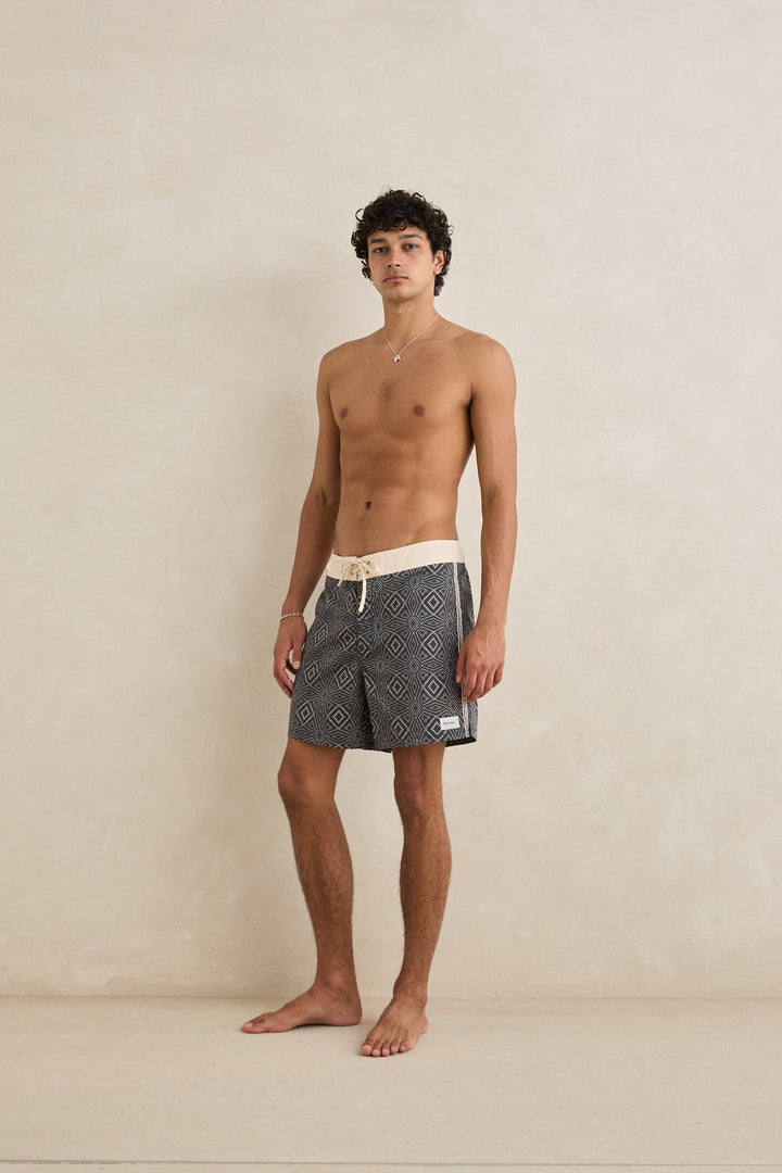 mosaic heritage trunk-black